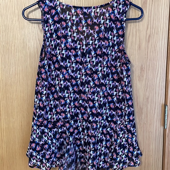 Daisy Fuentes flowy sleeveless shirt - Picture 4 of 5